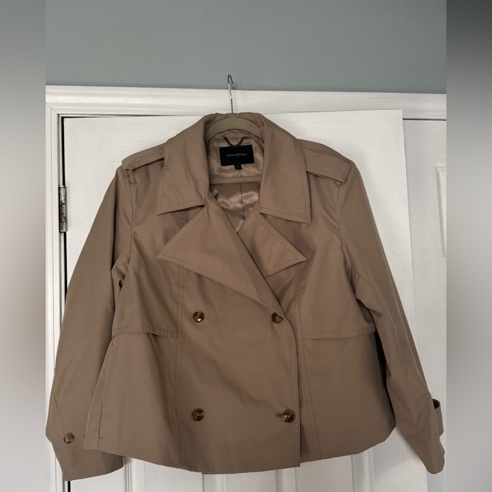 Banana Republic Cropped Tan Double-Breasted trench coat